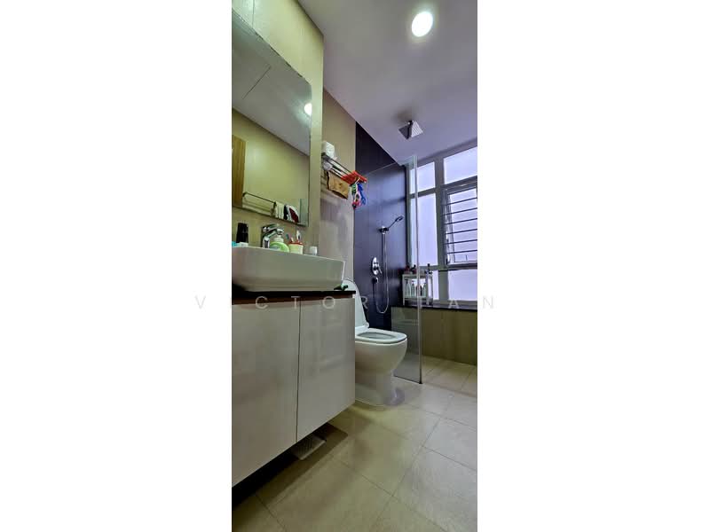 Palm Galleria Condominium For Sale at S$ 1,600,000 | PropertyGuru Singapore - Bathroom