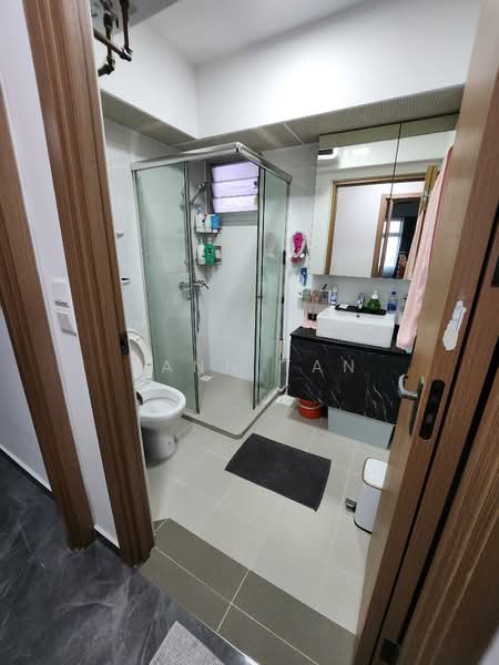 421B Northshore Drive HDB Flat For Sale at S$ 1,000,000 | PropertyGuru Singapore - Bathroom