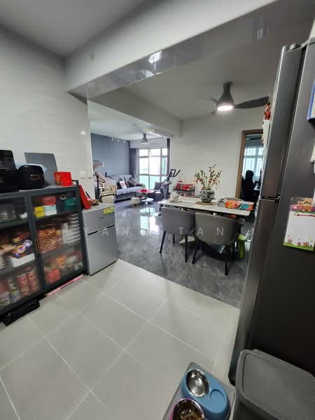 421B Northshore Drive HDB Flat For Sale at S$ 1,000,000 | PropertyGuru Singapore - Living Room