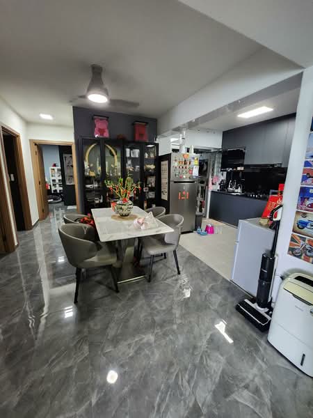 421B Northshore Drive HDB Flat For Sale at S$ 1,000,000 | PropertyGuru Singapore - Dining Room