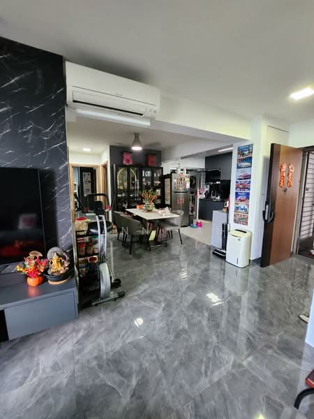 421B Northshore Drive HDB Flat For Sale at S$ 1,000,000 | PropertyGuru Singapore - Living Room