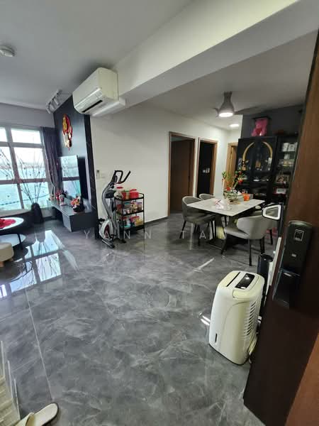 421B Northshore Drive HDB Flat For Sale at S$ 1,000,000 | PropertyGuru Singapore - Living Room