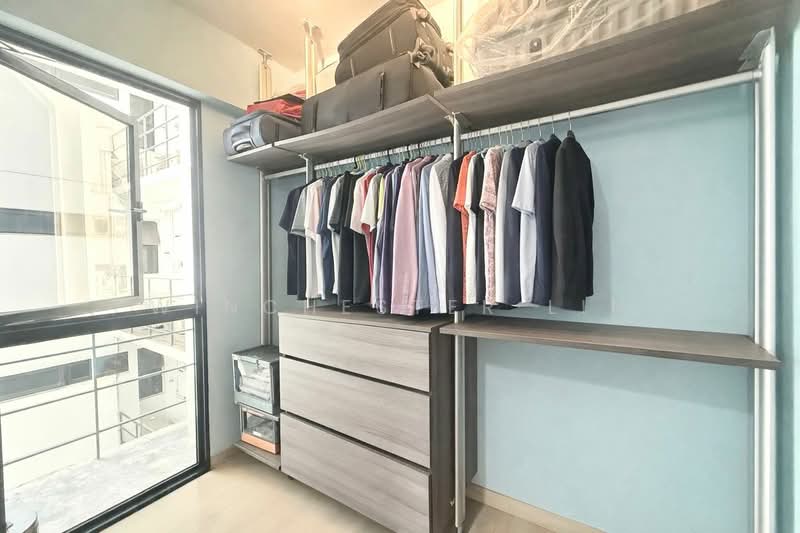 Riverparc Residence Executive Condominium For Sale at S$ 1,620,000 | PropertyGuru Singapore - Walk-In Wardrobe @ MBR