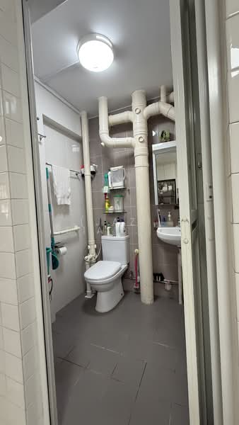 109 Mcnair Road HDB Flat For Sale at S$ 699,999 | PropertyGuru Singapore - Bathroom