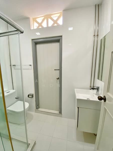 Townerville, 106 Towner Road, 2 Bedrooms, 2,162 sqft, Conservation House For Rent, by Lawrence Hong, 500080526 - Bathroom - PropertyGuru.com.sg