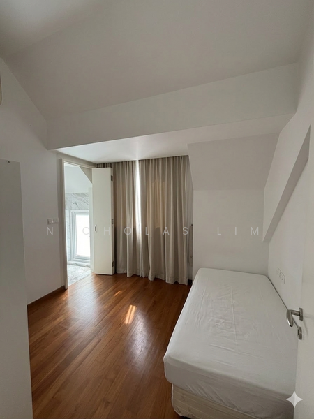 Thomson Garden Estate Terraced House For Sale at S$ 4,188,888 | PropertyGuru Singapore - Bedroom