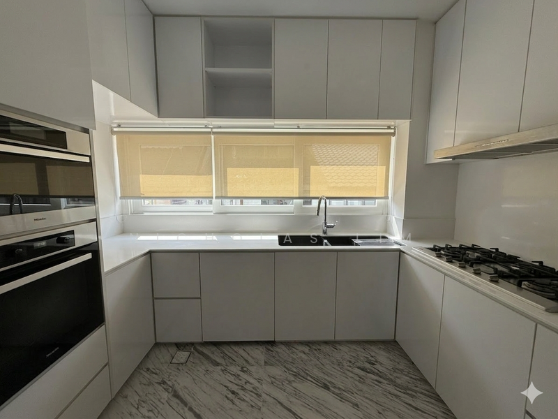 Thomson Garden Estate Terraced House For Sale at S$ 4,188,888 | PropertyGuru Singapore - Kitchen