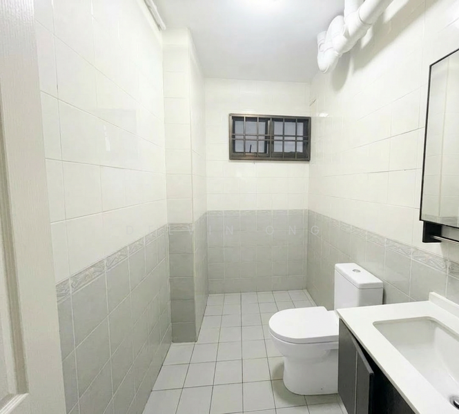341B Sembawang Close HDB Flat For Sale at S$ 650,000 | PropertyGuru Singapore - Bathroom