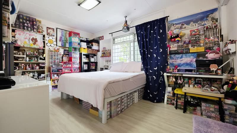 165 Hougang Avenue 1 HDB Flat For Sale at S$ 629,999 | PropertyGuru Singapore - Master Bedroom