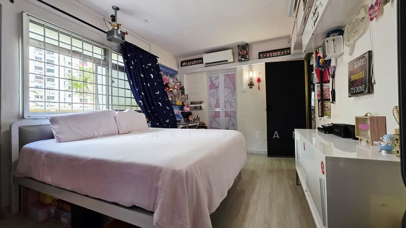 165 Hougang Avenue 1 HDB Flat For Sale at S$ 629,999 | PropertyGuru Singapore - Master Bedroom