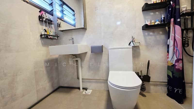 165 Hougang Avenue 1 HDB Flat For Sale at S$ 629,999 | PropertyGuru Singapore - Bathroom