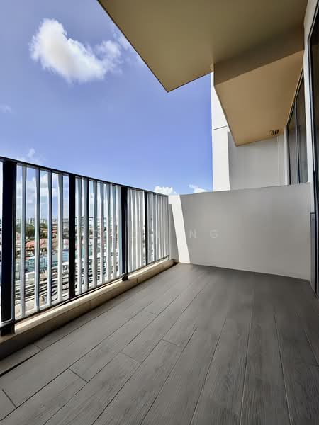 The Glades Condominium For Sale at S$ 828,000 | PropertyGuru Singapore - Balcony