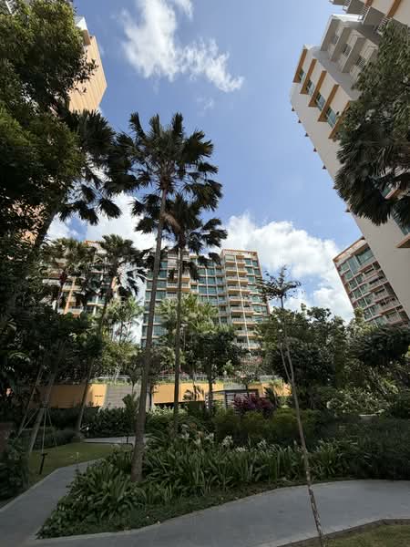 The Glades Condominium For Sale at S$ 828,000 | PropertyGuru Singapore - Exterior