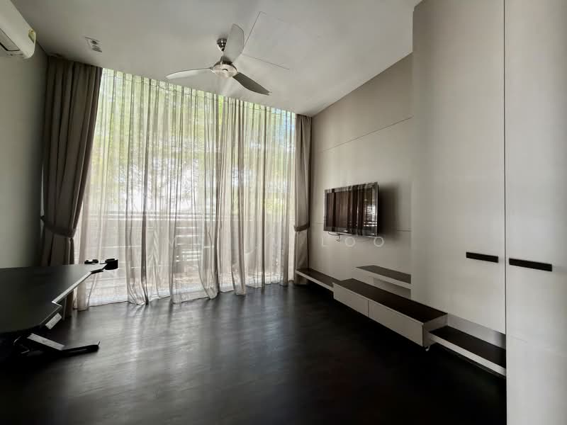 Bungalow House with Private Berth and Pool on Sentosa Cove Bungalow House For Sale at S$ 16,000,000 | PropertyGuru Singapore