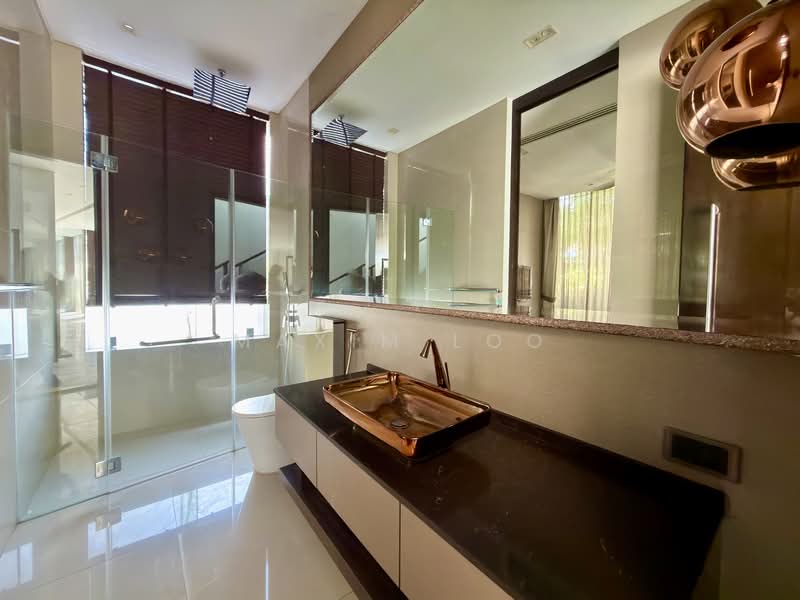 Bungalow with Private Boat Berth and Pool on Sentosa Cove Bungalow House For Sale at S$ 16,000,000 | PropertyGuru Singapore - Bathroom