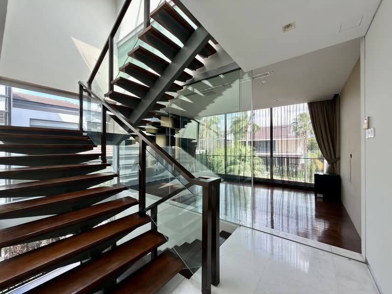 Bungalow with Private Boat Berth and Pool on Sentosa Cove Bungalow House For Sale at S$ 16,000,000 | PropertyGuru Singapore - Interior