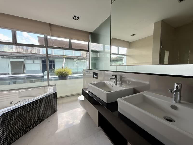 Bungalow House with Private Berth and Pool on Sentosa Cove Bungalow House For Sale at S$ 16,000,000 | PropertyGuru Singapore - Bathroom