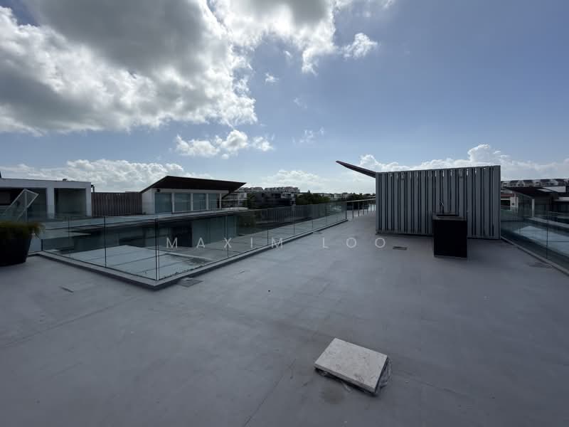 Bungalow House with Private Berth and Pool on Sentosa Cove Bungalow House For Sale at S$ 16,000,000 | PropertyGuru Singapore - Exterior