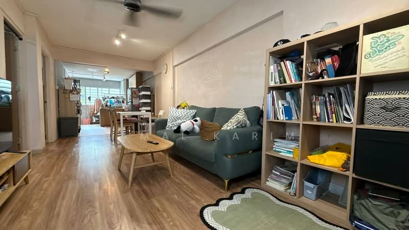244 Jurong East Street 24 HDB Flat For Sale at S$ 380,000 | PropertyGuru Singapore - Living Room