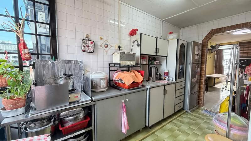 43 Circuit Road HDB Flat For Sale at S$ 330,000 | PropertyGuru Singapore - Kitchen