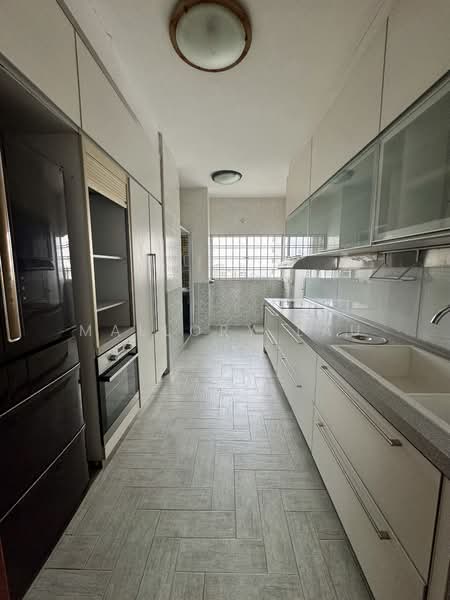 Ridgewood Condominium, 61 Mount Sinai Drive, 4 Bedrooms, 2,002 sqft, Condominium For Rent, by Mallory Lau, 500080592 - Kitchen - PropertyGuru.com.sg