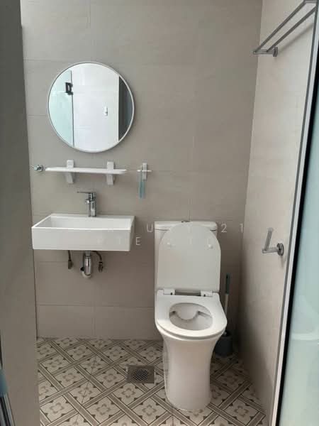 Summer Scent Condominium For Sale at S$ 1,520,000 | PropertyGuru Singapore - Bathroom