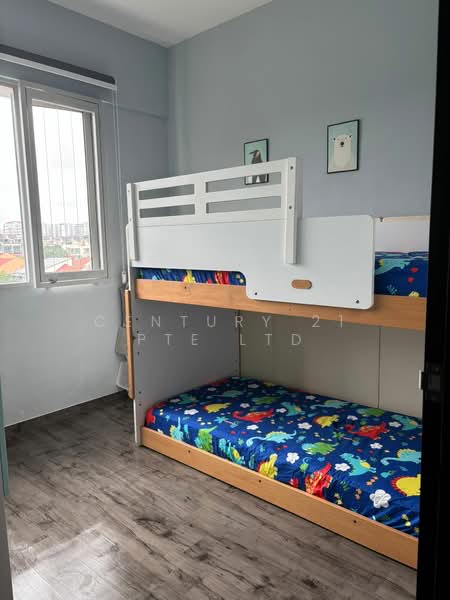 Summer Scent Condominium For Sale at S$ 1,520,000 | PropertyGuru Singapore - Bedroom