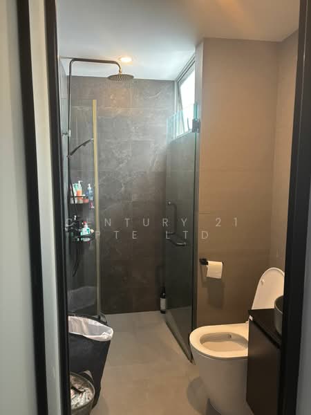 Summer Scent Condominium For Sale at S$ 1,520,000 | PropertyGuru Singapore - Bathroom