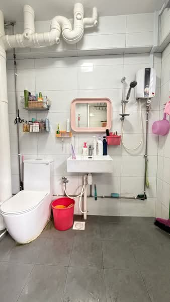 294 Choa Chu Kang Avenue 2 HDB Flat For Sale at S$ 580,000 | PropertyGuru Singapore - Bathroom