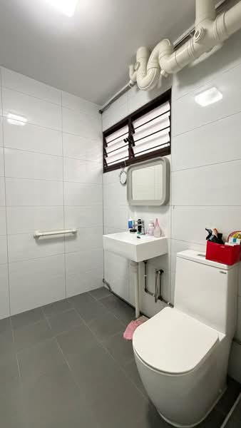 294 Choa Chu Kang Avenue 2 HDB Flat For Sale at S$ 580,000 | PropertyGuru Singapore - Bathroom