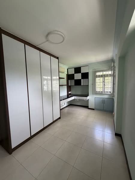 705 Pasir Ris Drive 10 HDB Flat For Sale at S$ 650,888 | PropertyGuru Singapore - Common Room 1