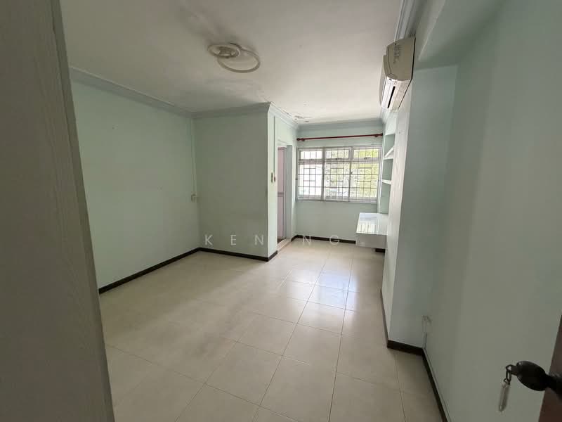 705 Pasir Ris Drive 10 HDB Flat For Sale at S$ 650,888 | PropertyGuru Singapore - Master Room