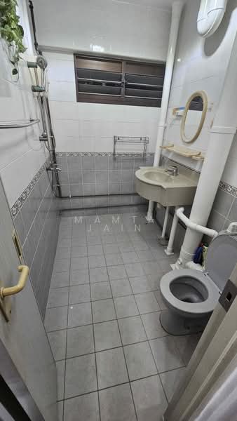 305 Ang Mo Kio Avenue 1, 305 Ang Mo Kio Avenue 1, 4 Bedrooms, 1,324 sqft, HDB Flat For Rent, by Mamta Jain, 500080625 - PropertyGuru.com.sg