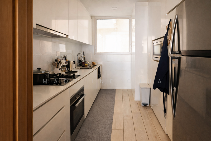 76 Shenton, 76 Shenton Way, 2 Bedrooms, 980 sqft, Apartment For Rent, by Madeline Chua, 500080627 - Kitchen - PropertyGuru.com.sg