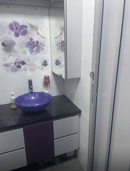 533 Bukit Batok Street 51 HDB Flat For Sale at S$ 458,000 | PropertyGuru Singapore - Bathroom