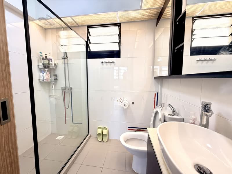 463A Bukit Batok Street 41 HDB Flat For Sale at S$ 790,000 | PropertyGuru Singapore - Bathroom