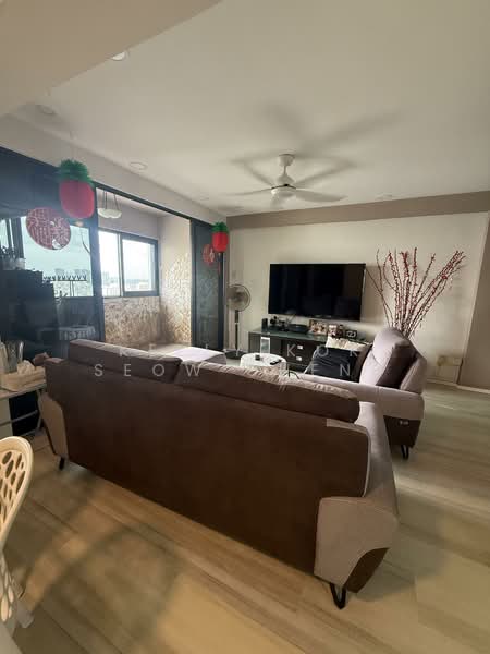 538 Jelapang Road HDB Flat For Sale at S$ 998,000 | PropertyGuru Singapore - Living Room