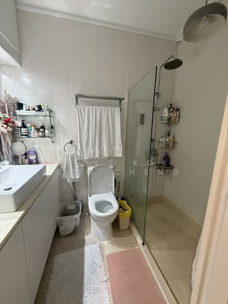 538 Jelapang Road HDB Flat For Sale at S$ 998,000 | PropertyGuru Singapore - Bathroom