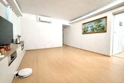 For Sale - 102 Henderson Crescent