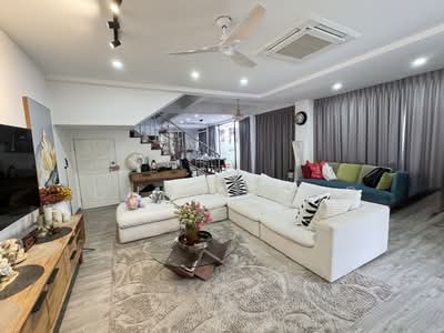 For Sale - Huge Well Decor Semi D for sale