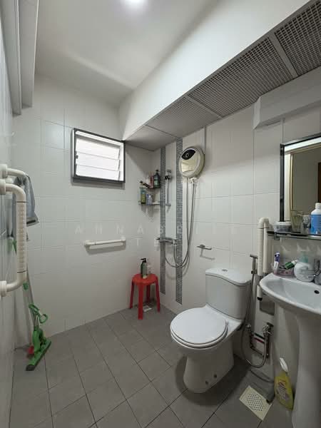 Spacious Fernvale HDB for rent!, , 3 Bedrooms, 1,001 sqft, HDB Flat For Rent, by Annabelle Tee, 500080668 - Bathroom - PropertyGuru.com.sg