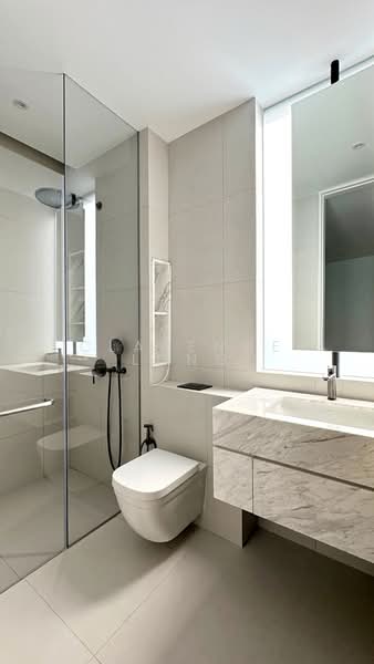 Massive New FH Detached at Holland Grove, 1km to Henry Park Pri, TOP Detached House For Sale at S$ 18,800,000 | PropertyGuru Singapore - Ensuite Bathrom