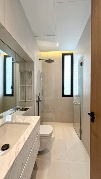 Massive New FH Detached at Holland Grove, 1km to Henry Park Pri, TOP Detached House For Sale at S$ 18,800,000 | PropertyGuru Singapore - Ensuite Bathroom