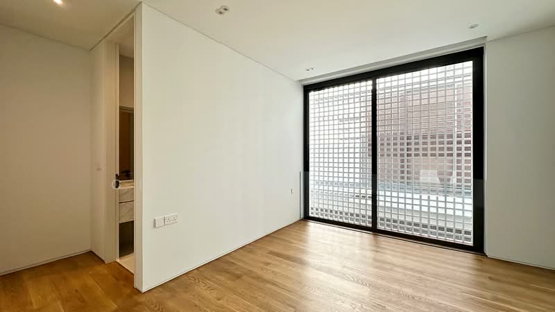 Massive New FH Detached at Holland Grove, 1km to Henry Park Pri, TOP Detached House For Sale at S$ 18,800,000 | PropertyGuru Singapore - Ensuite Bedroom