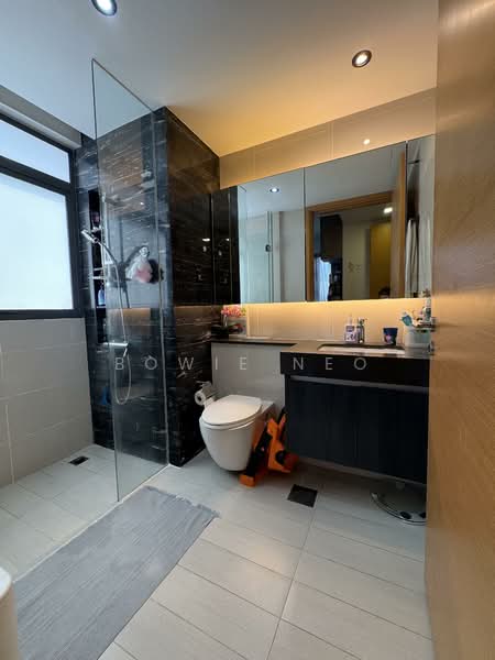Hedges Park Condominium Condominium For Sale at S$ 1,000,000 | PropertyGuru Singapore - Bathroom