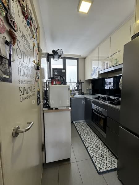 Hedges Park Condominium Condominium For Sale at S$ 1,000,000 | PropertyGuru Singapore - Kitchen