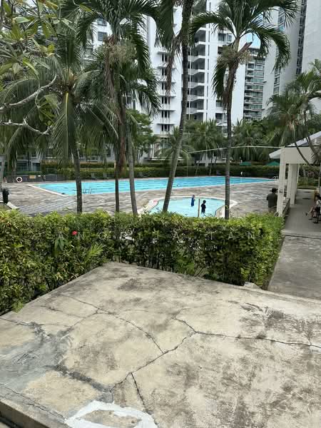 Lakepoint Condo, 2 Lakepoint Drive, 1 Bedroom, 550 sqft, Condominium For Rent, by Angelia Tan, 500080698 - Swimming pool - PropertyGuru.com.sg
