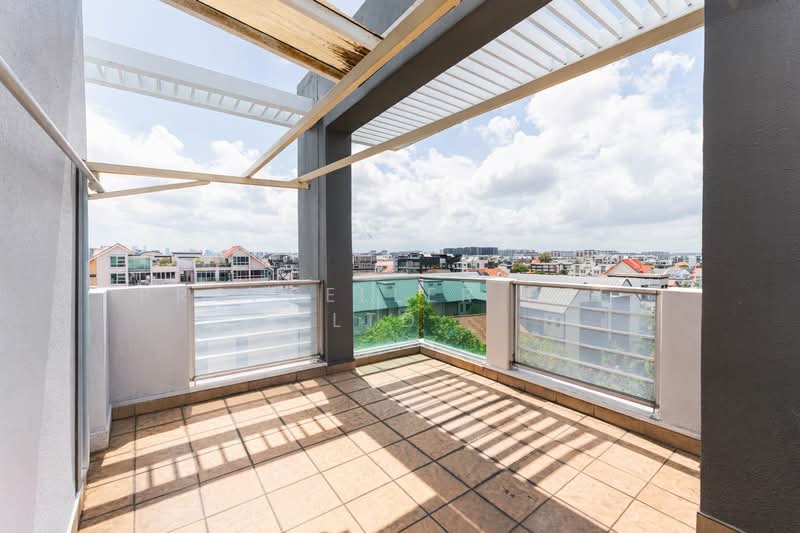 The Grandiflora Condominium For Sale at S$ 2,290,000 | PropertyGuru Singapore - Balcony