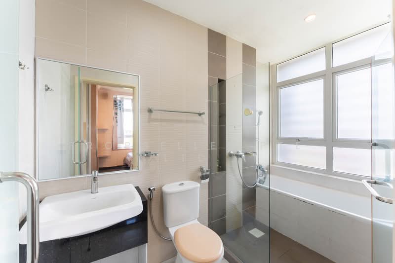 The Grandiflora Condominium For Sale at S$ 2,290,000 | PropertyGuru Singapore - Bathroom