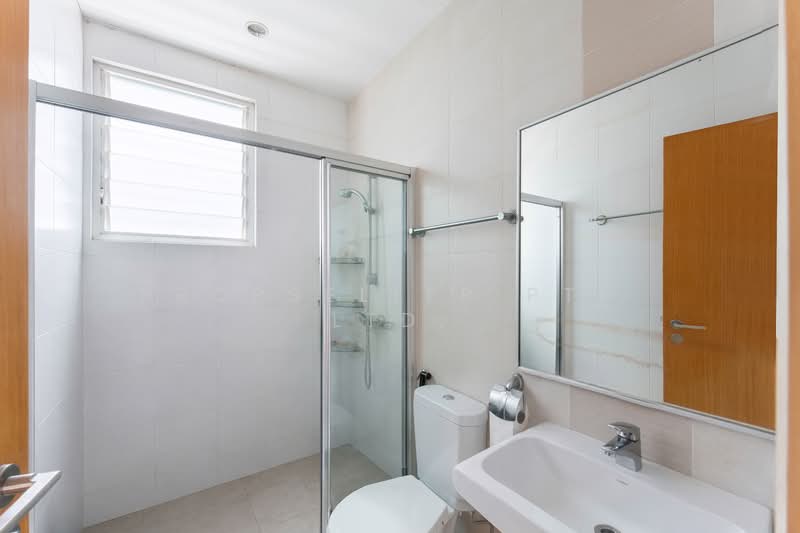 The Grandiflora Condominium For Sale at S$ 2,290,000 | PropertyGuru Singapore - Bathroom